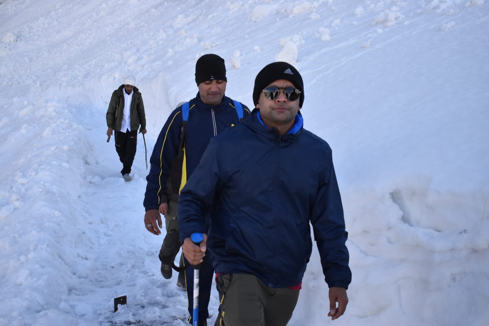 हेमकुण्ड साहिब की 18 किमी पैदल यात्रा मार्ग का डीएम हिमांशु खुराना ने किया स्थलीय निरीक्षण – गढ़ संवेदना