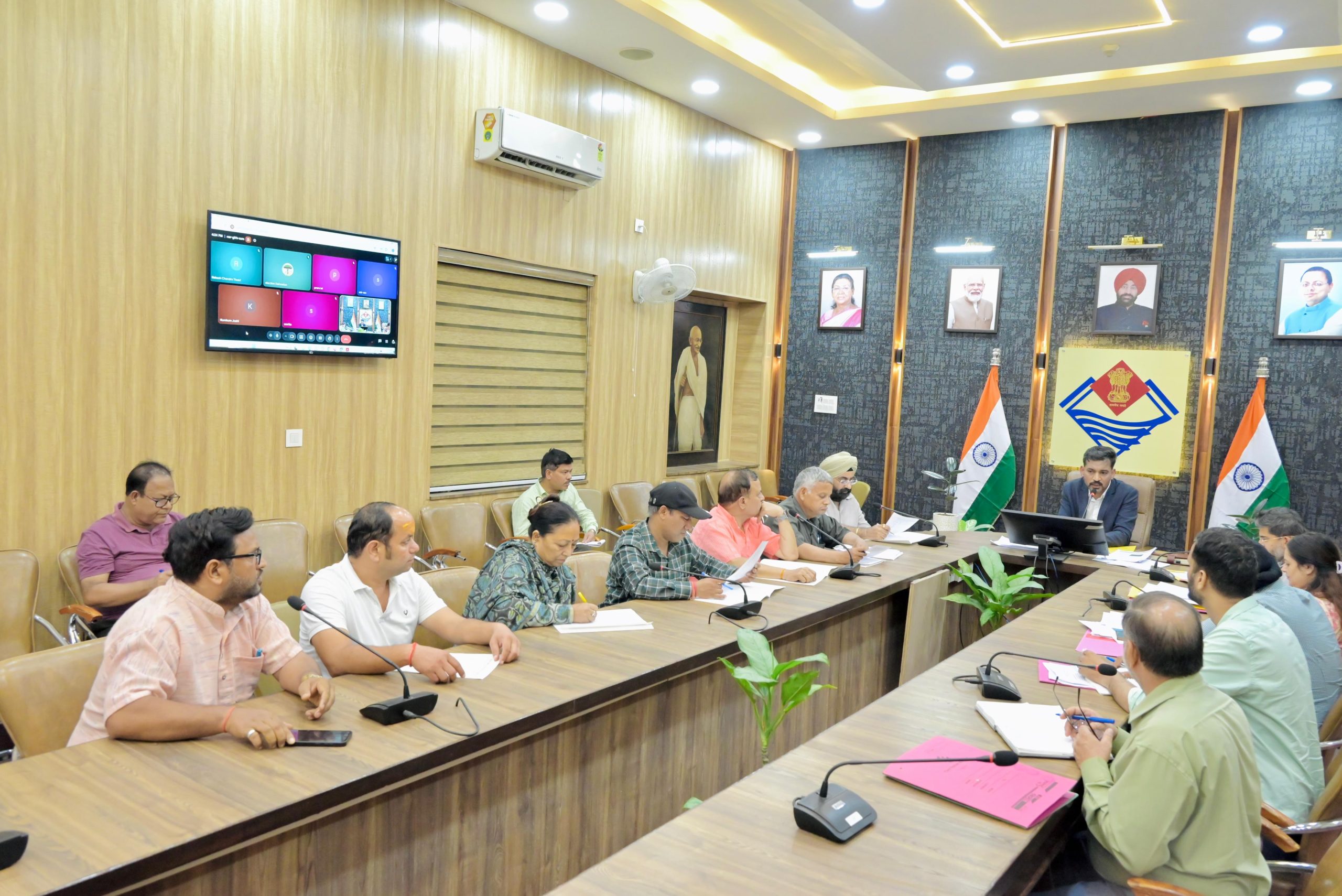 मतदाता पुनरीक्षण को लेकर राजनीतिक दलों के साथ डीएम ने की अहम बैठक